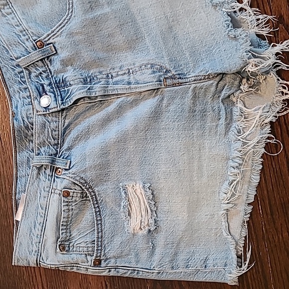 Levi's 501 Women's W32 Light Wash Button Fly Distressed Blue Jean Denim Shorts - Picture 3 of 16